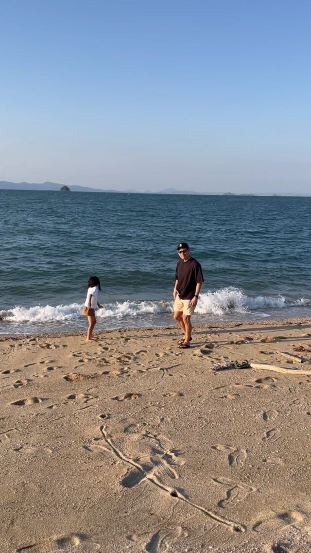 休みの日に海にピクニックに行きました🌊  うちの家族はみんなインドアですが、自然に遊びに出かけたら走り回って楽しそうでした😀  やっぱり外で遊ぶのって大事だな〜と思いました。  #パーソナルジムLEAF #熊本&nbsp;#kumamoto #熊本ジム&nbsp;#熊本パーソナルジム&nbsp;#熊本パーソナルトレーニング&nbsp;#熊本パーソナルトレーニングジム&nbsp;#熊本トレーニングジム&nbsp;#熊本ダイエット&nbsp;#ダイエット&nbsp;#ダイエットジム&nbsp;#筋トレ&nbsp;#バルクアップ&nbsp;#パーソナルトレーニング&nbsp;#パーソナルジム&nbsp;&nbsp;#fitness #ダイエット&nbsp;#レンタルジム